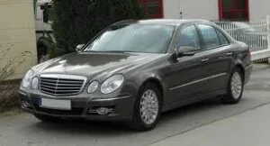 Автомобиль MERCEDES-BENZ E 230 на 4 мест