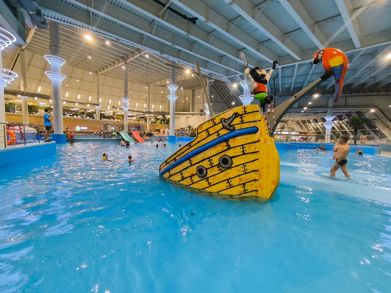 Игрушки в северном полюсе в аквапарке