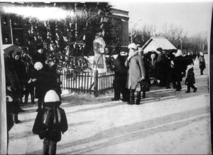 Историческая фотография новогодняя ёлка на площади Куйбышева в Самаре 1967 год