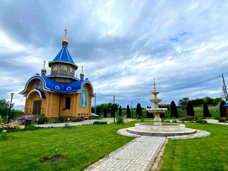 Ладья на реке в Ташле