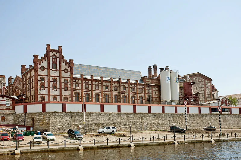 Жигулевский пивоваренный завод вид с Волги в Самаре