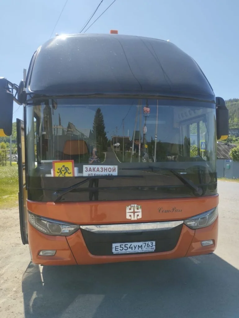 Аренда автобуса Zhongtong на 53 места в Самаре - вид спереди, аренда на выпускной